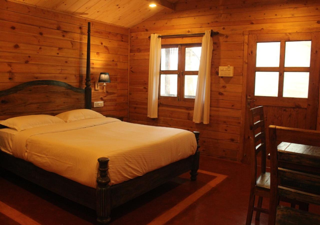 Lotus Feet Beach Resort Morjim Esterno foto