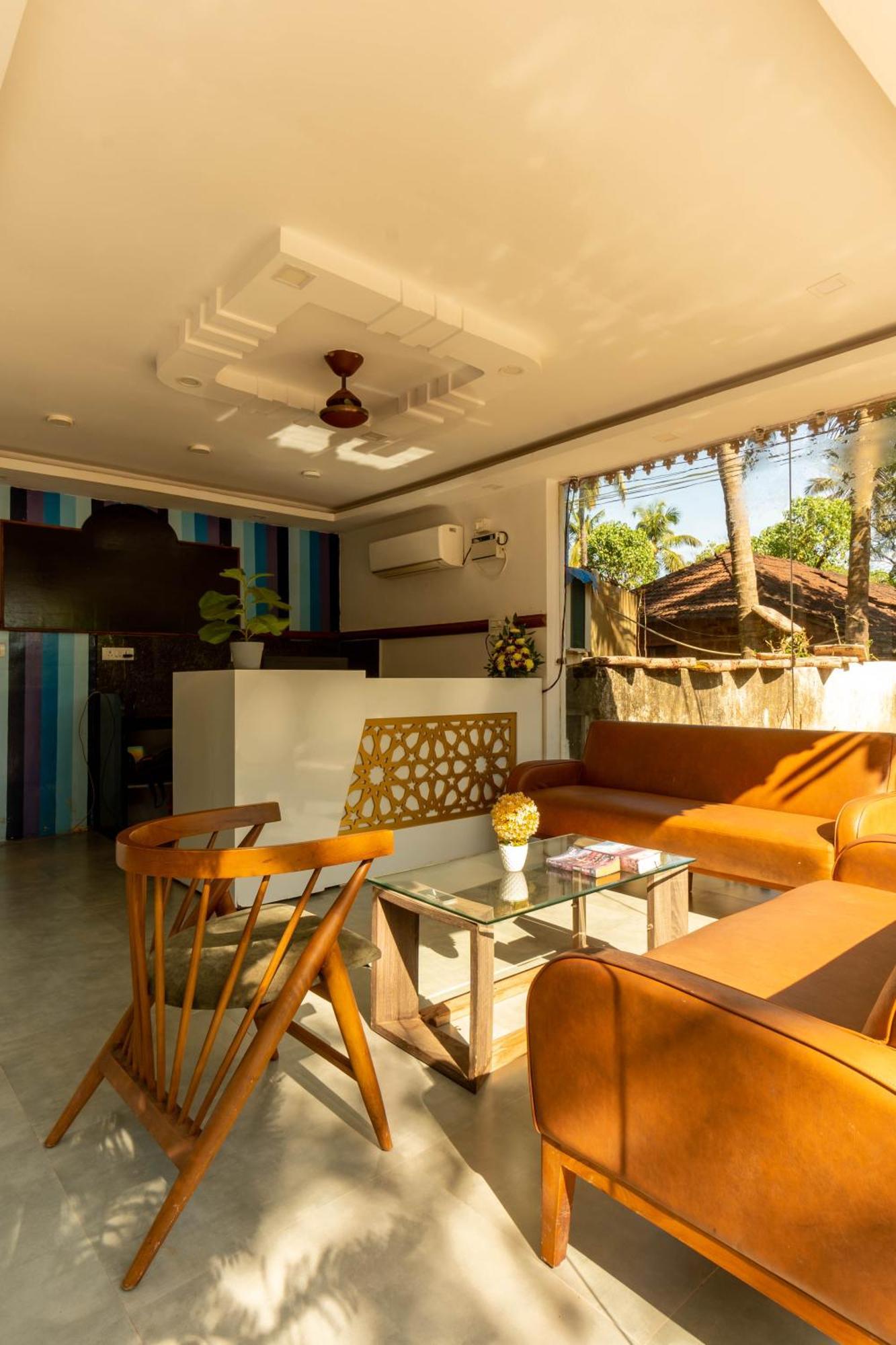 Lotus Feet Beach Resort Morjim Esterno foto